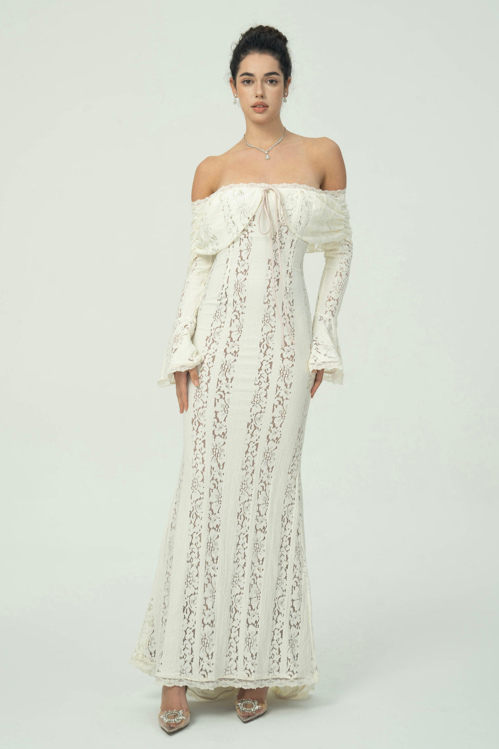 Zarif Omuzları Açık Dantel Maksi Elbise