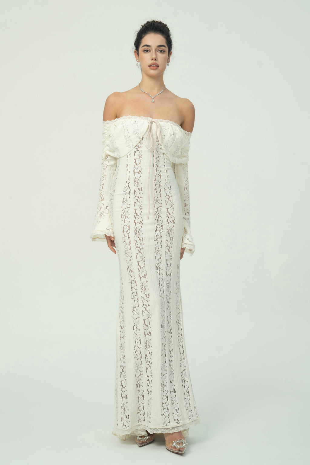 Zarif Omuzları Açık Dantel Maksi Elbise