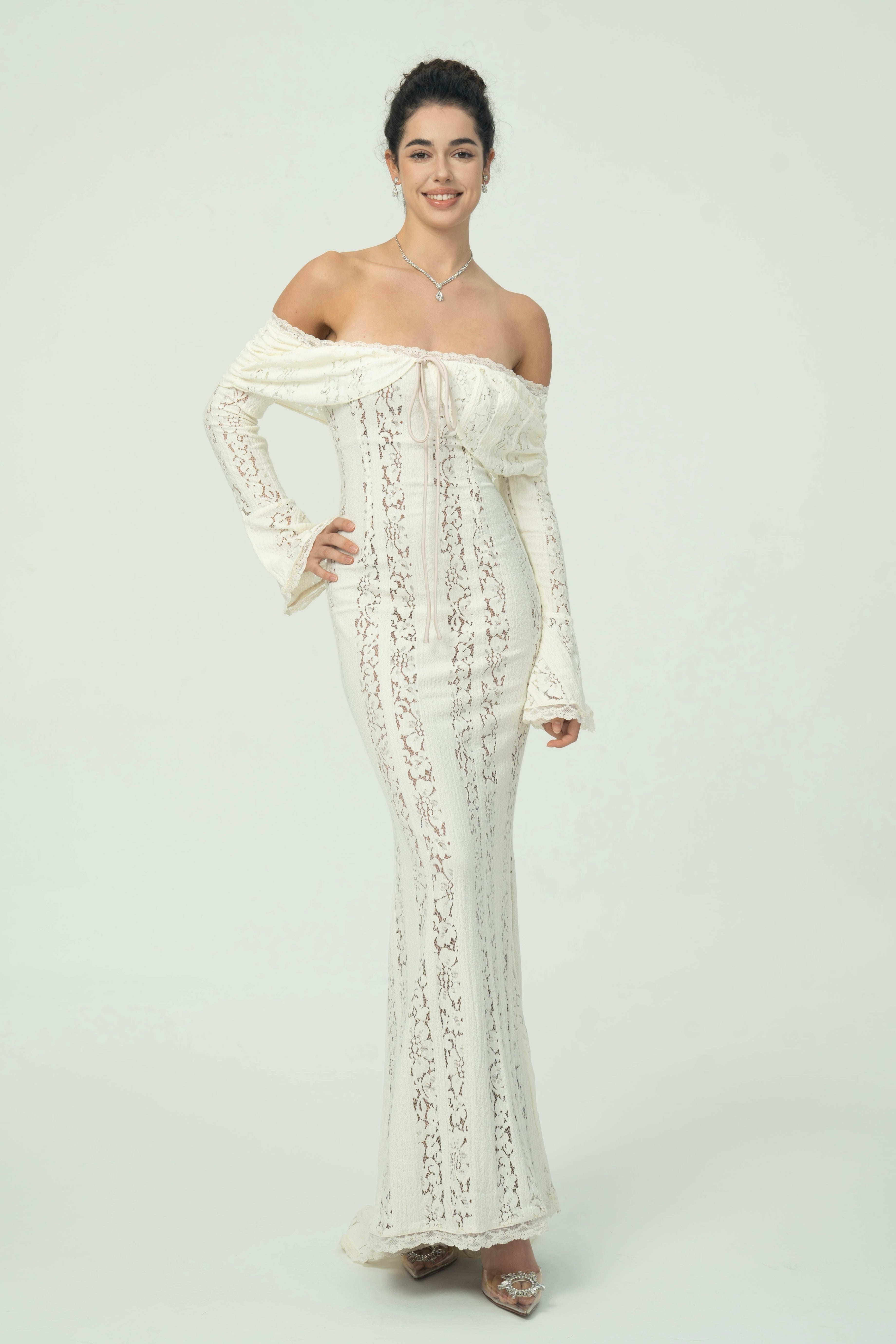 Zarif Omuzları Açık Dantel Maksi Elbise