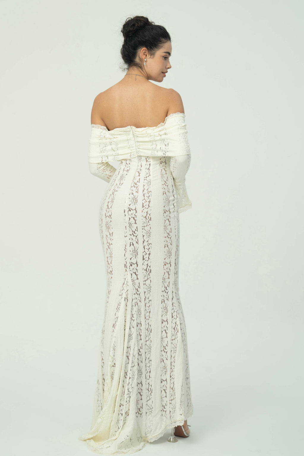 Zarif Omuzları Açık Dantel Maksi Elbise