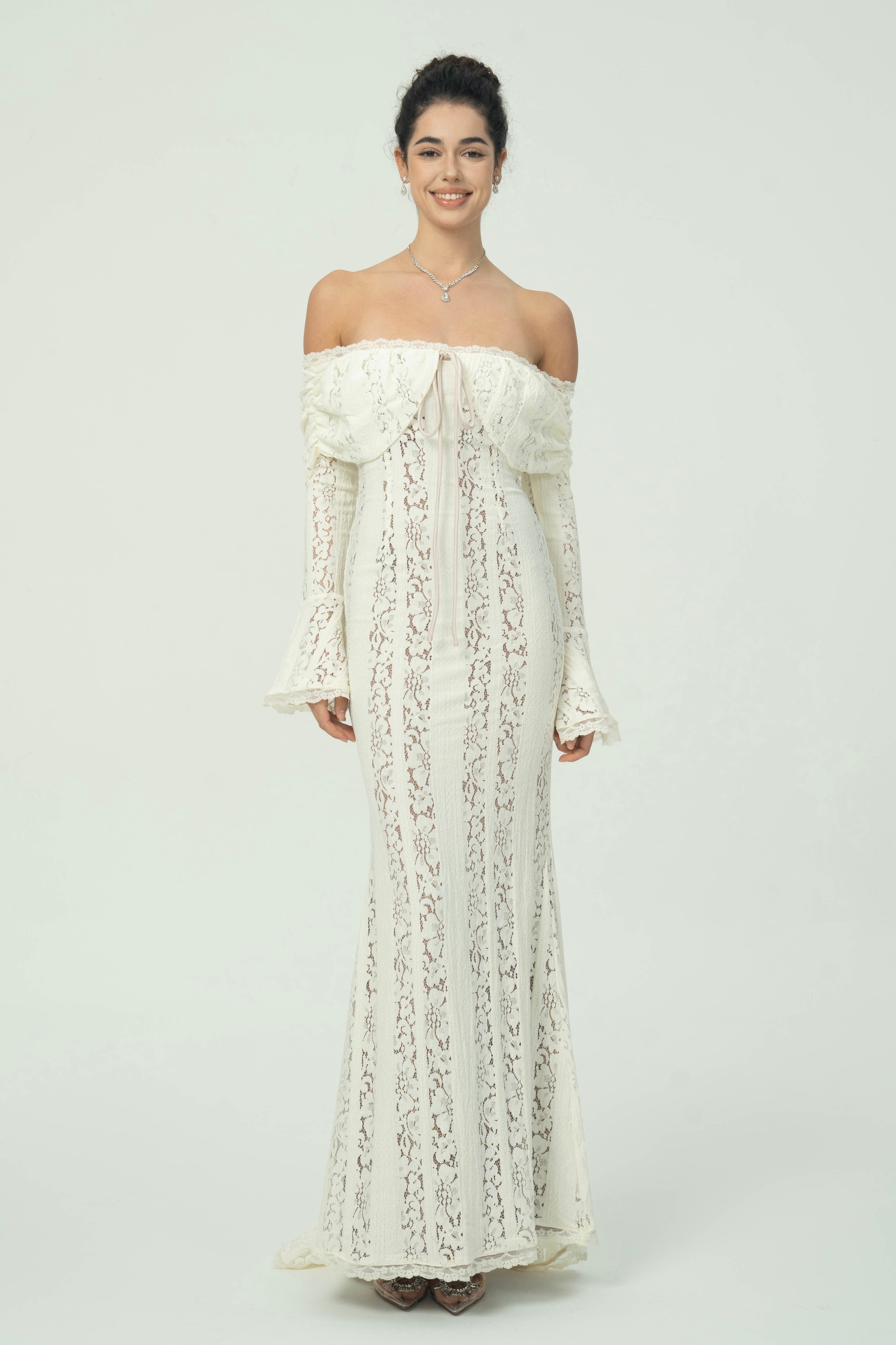 Zarif Omuzları Açık Dantel Maksi Elbise