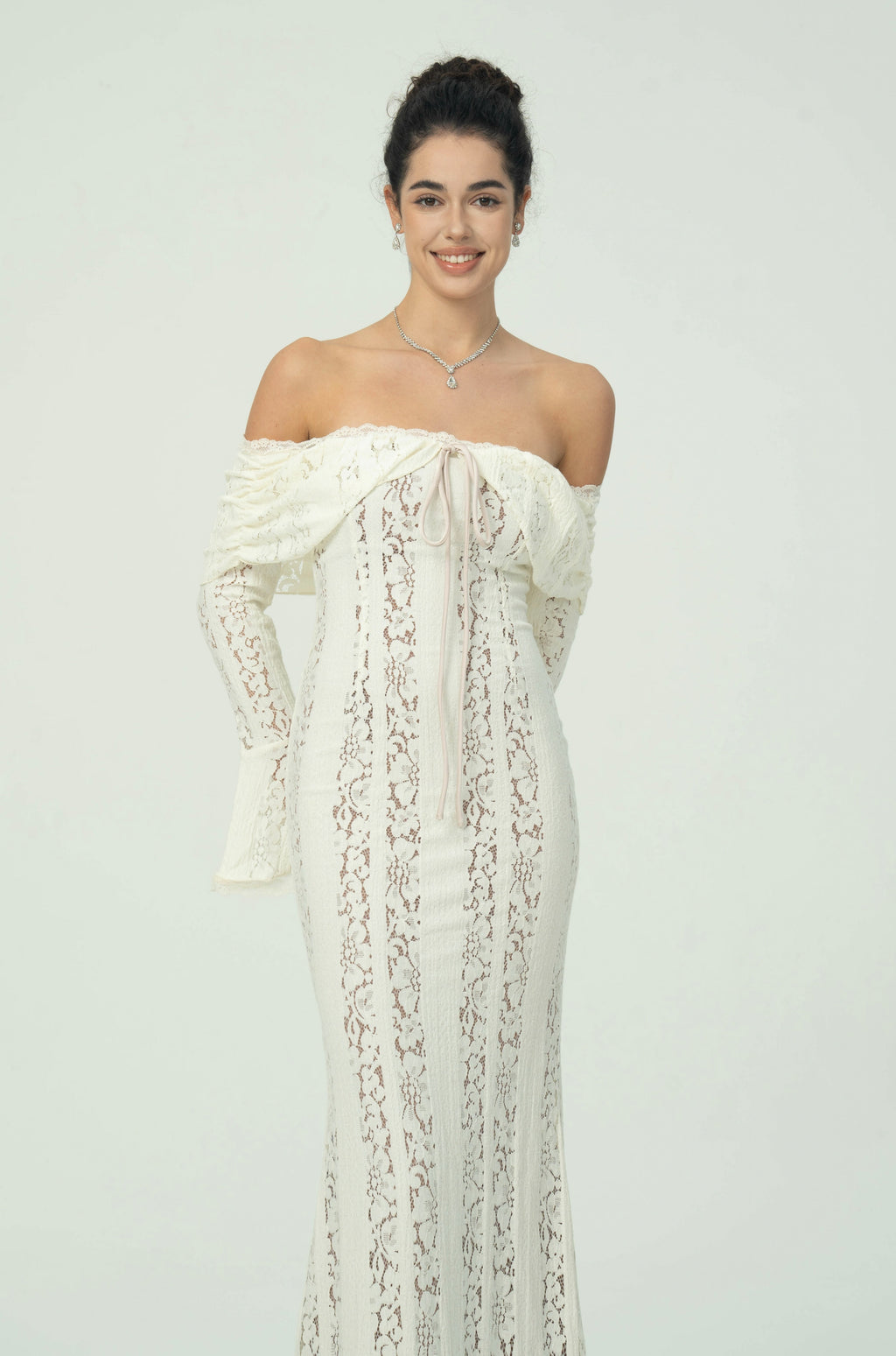 Zarif Omuzları Açık Dantel Maksi Elbise