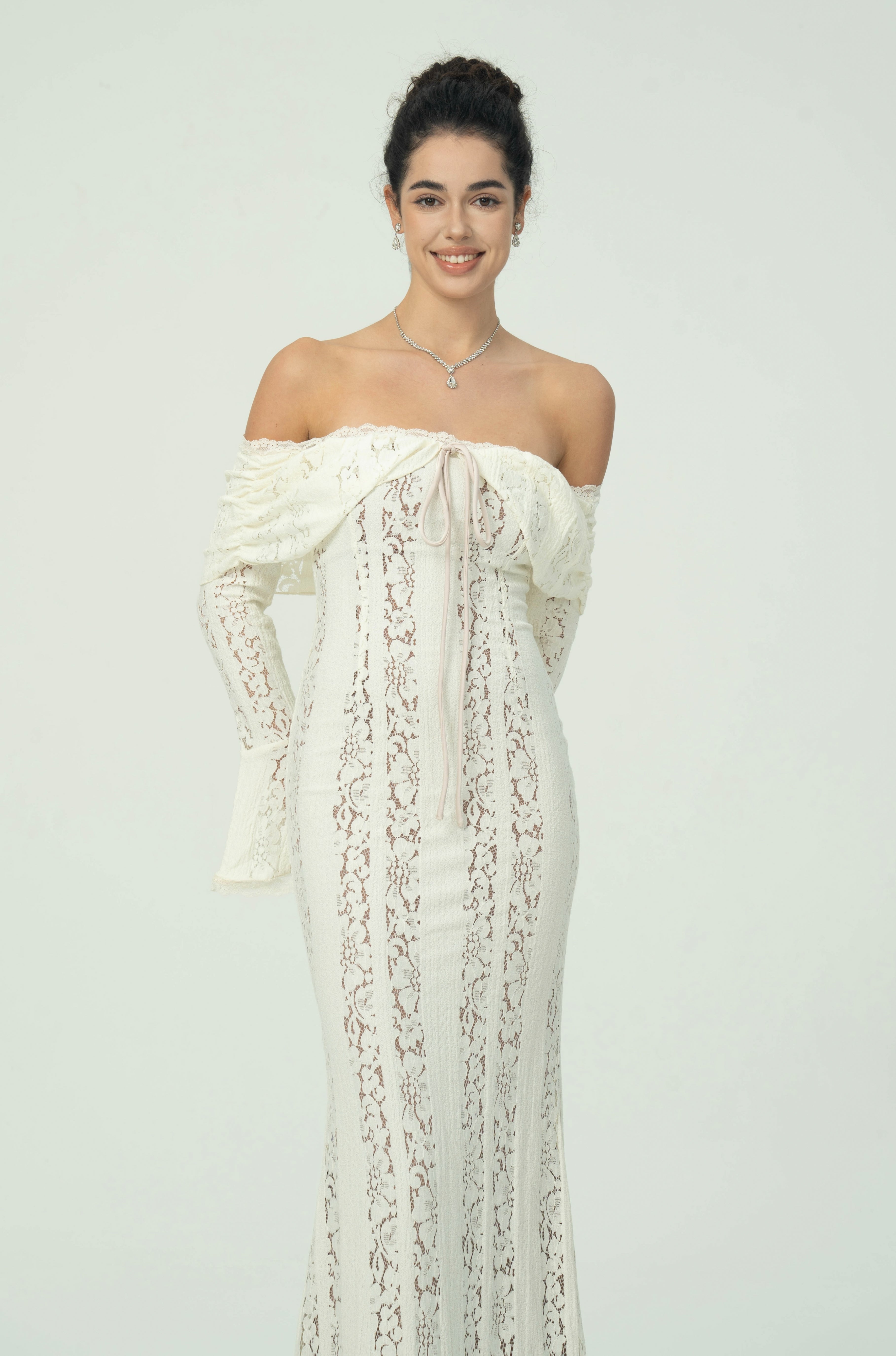 Zarif Omuzları Açık Dantel Maksi Elbise