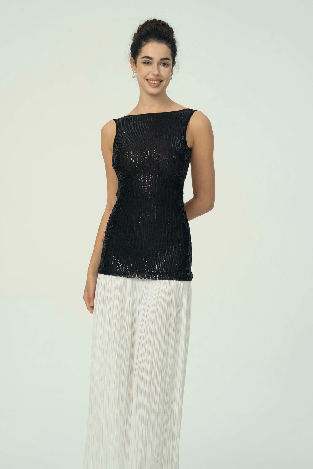 Sofistike Siyah Pullu Beyaz Pileli Maksi Etek