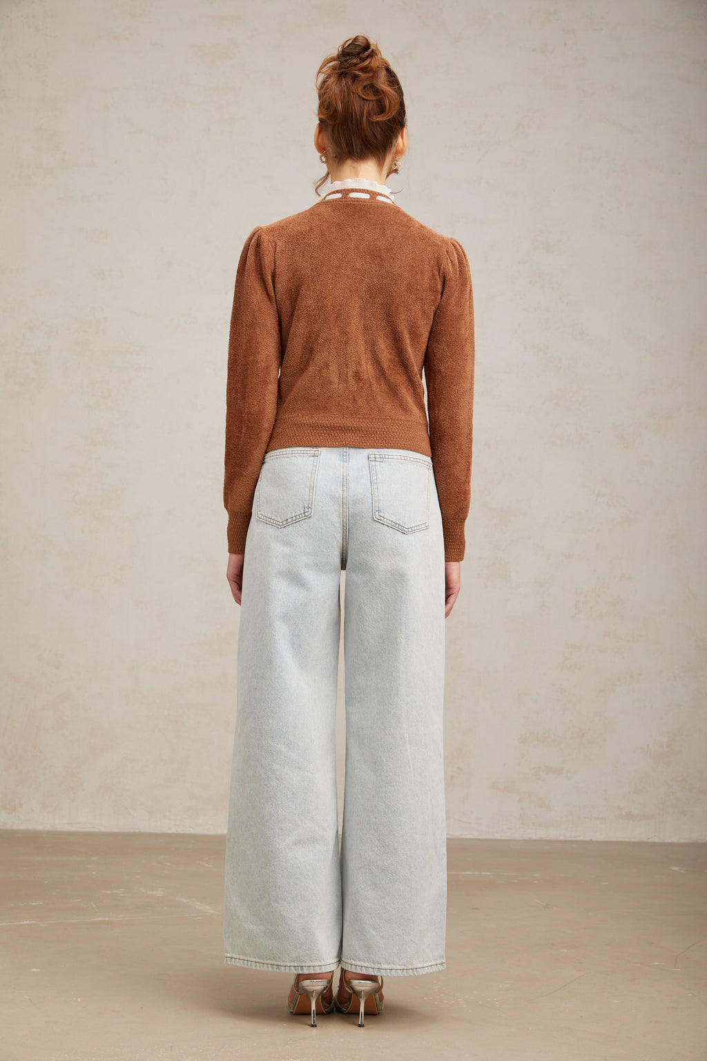 Taş İşlemeli Fırfırlı Örgü Hırka