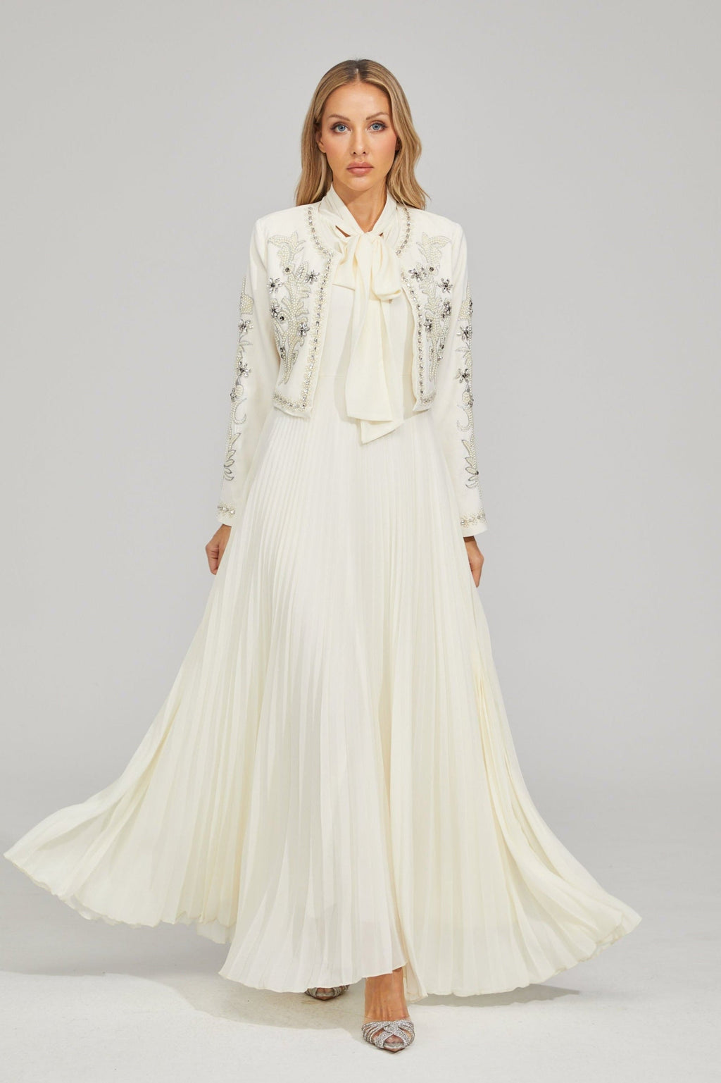 Pileli Maxi Elbise ve Kısa Ceket Takımı