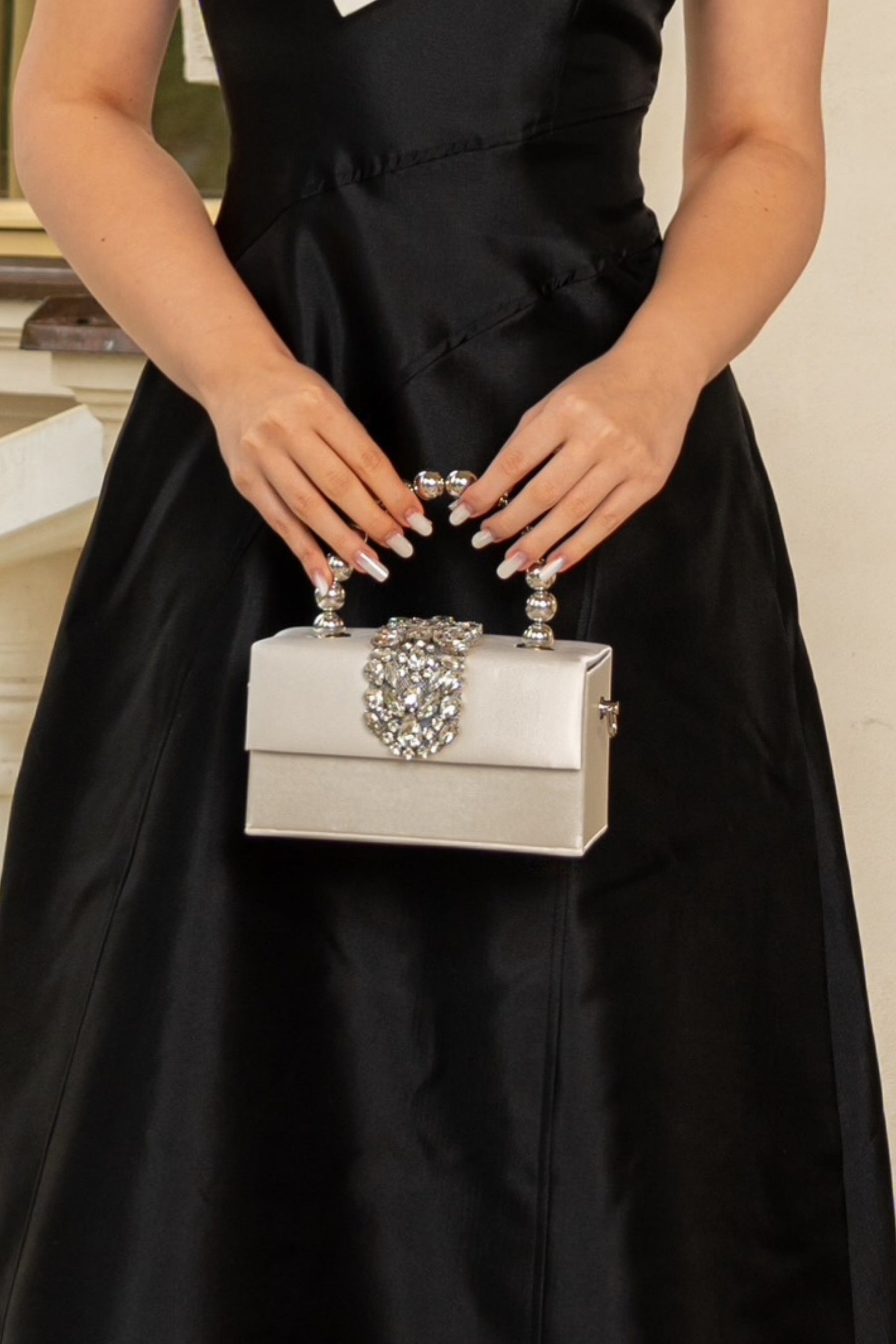 Saten Elmas Süslemeli Çanta