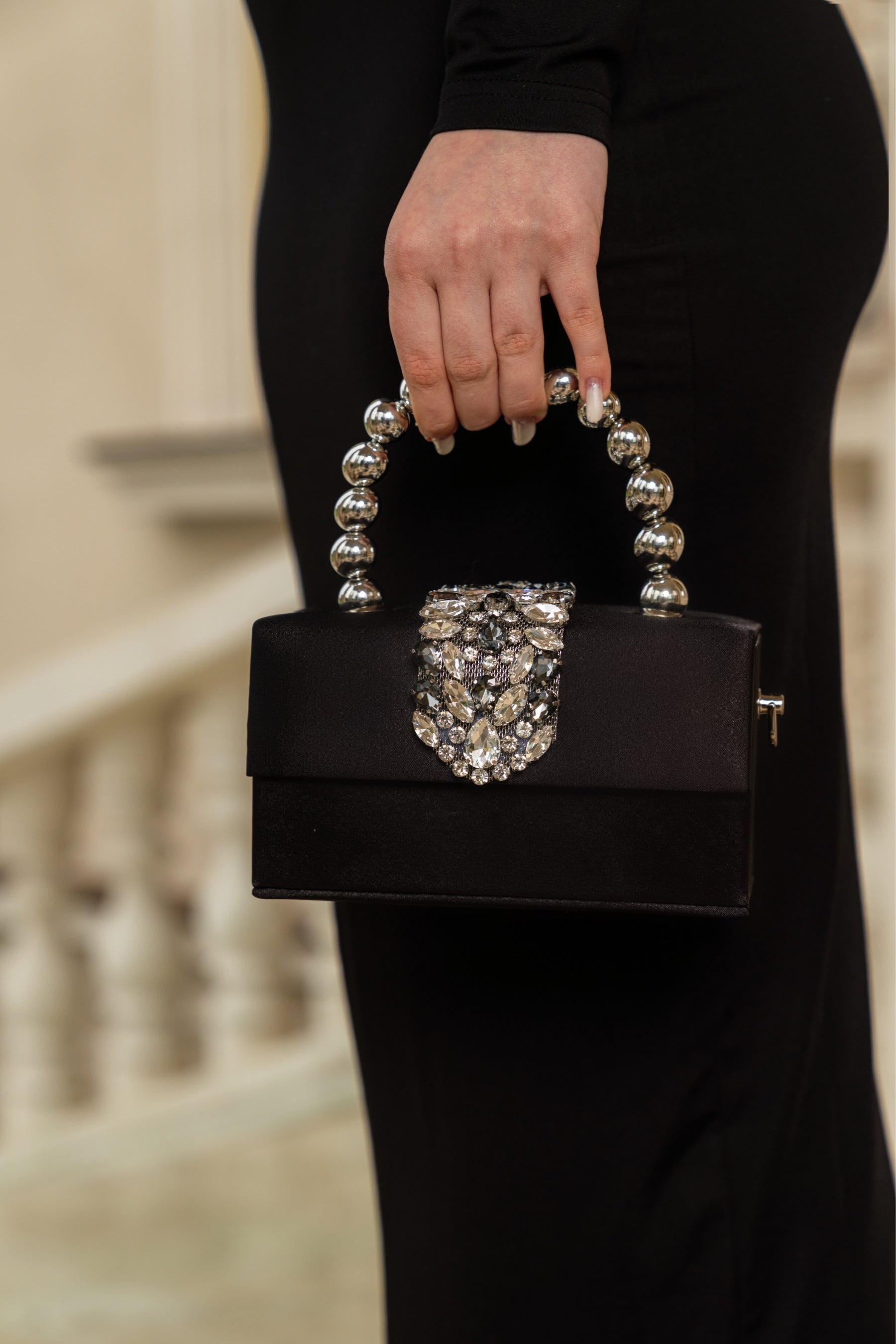 Saten Elmas Süslemeli Çanta