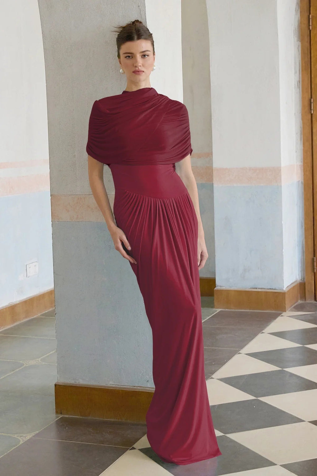 Asimetrik pilili maksi elbise