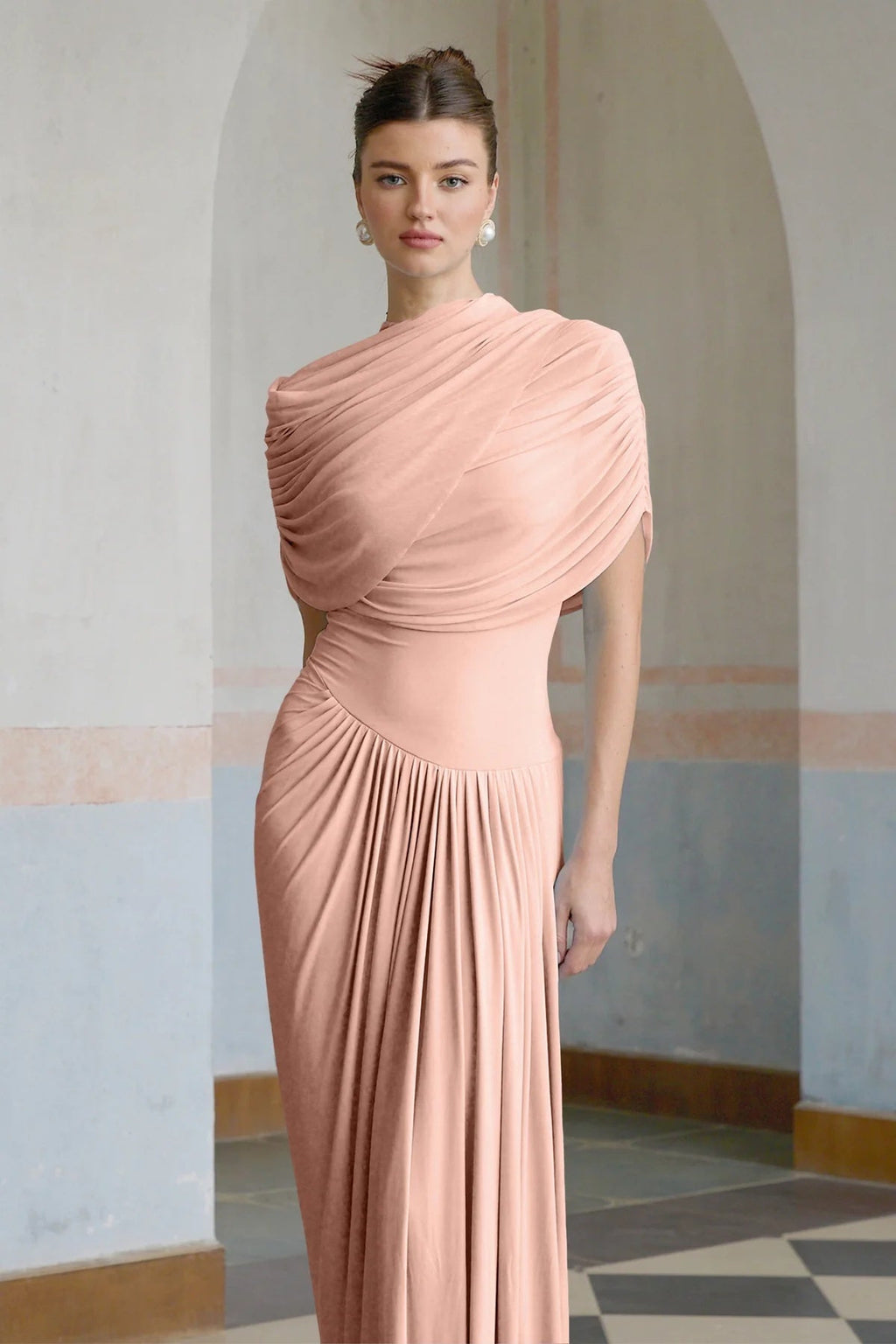 Asimetrik pilili maksi elbise