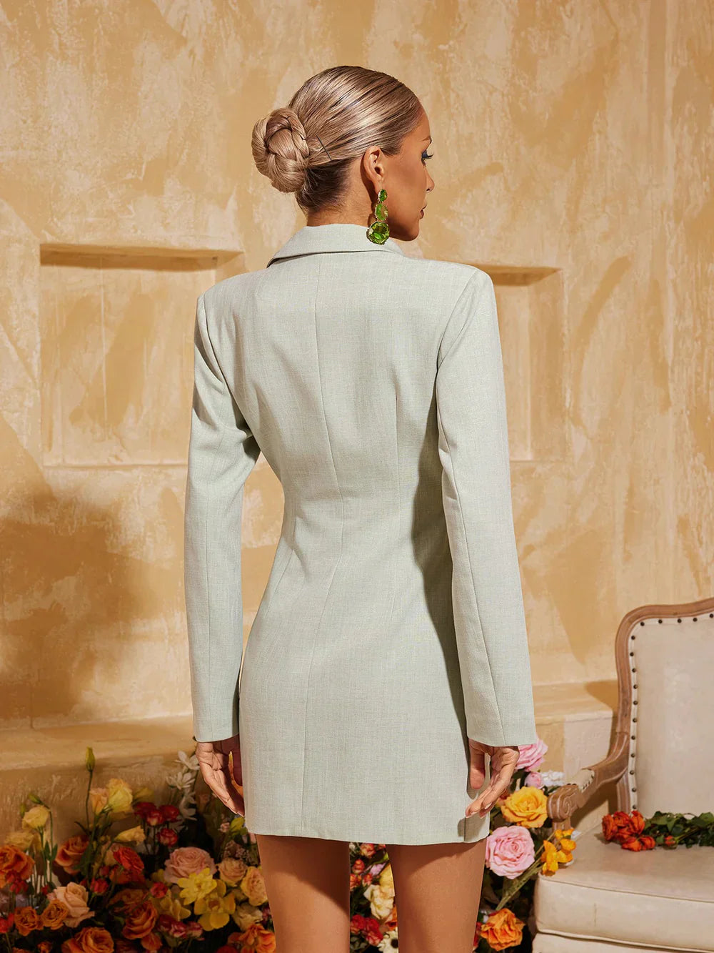 V Yaka Düğmeli Mini Blazer Elbise