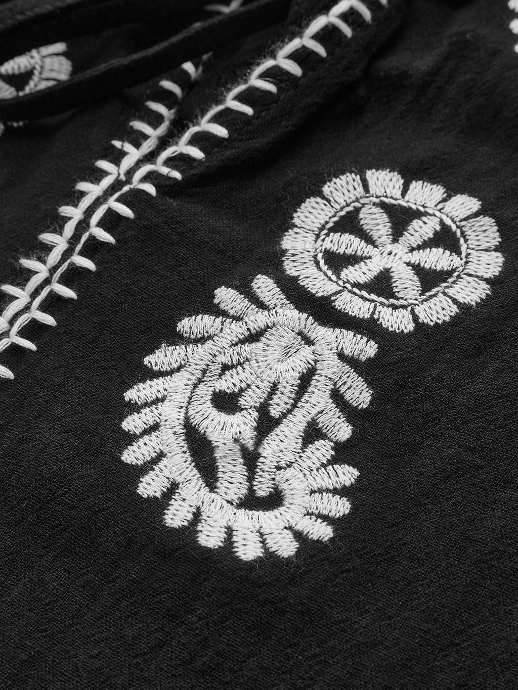 Nakış Detaylı Uzun Kollu Pamuklu Bluz