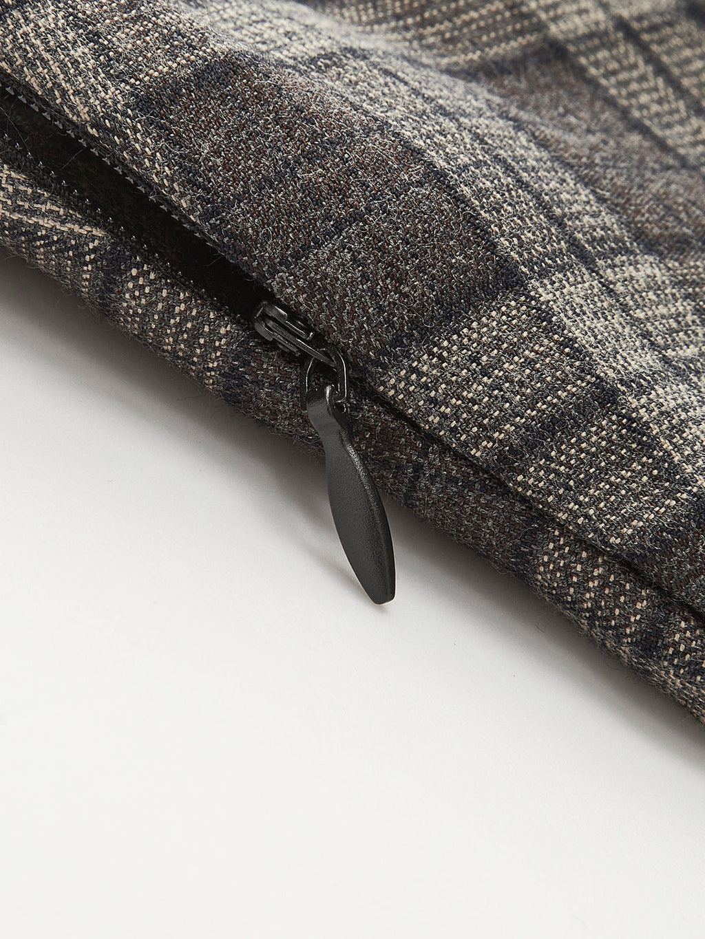 Şık Kareli Fırfırlı Etek ve Şık Kemeri - Mükemmel Bel Ortası Uyumu!