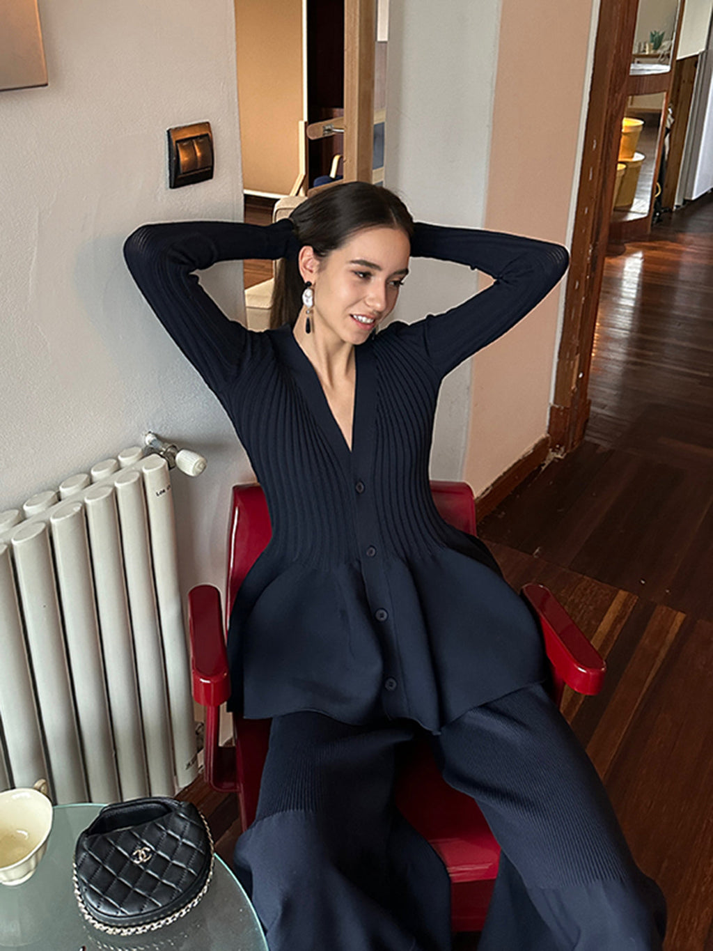 V Yaka Fırfır Düğmeli Hırka