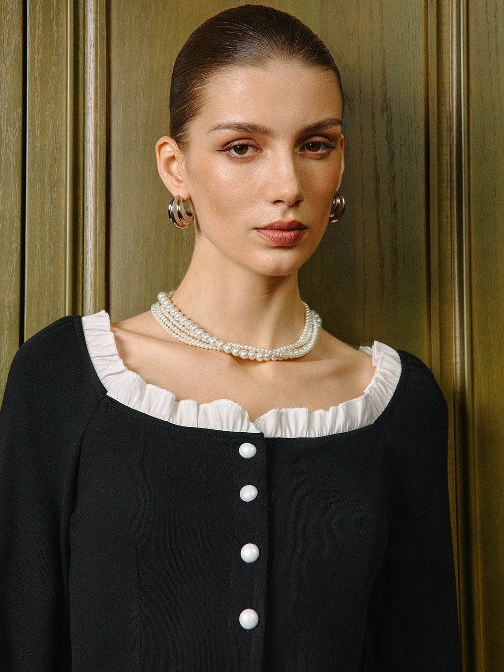 Kare Yaka Kontrast Marul Kesimli Yırtmaçlı Bluz