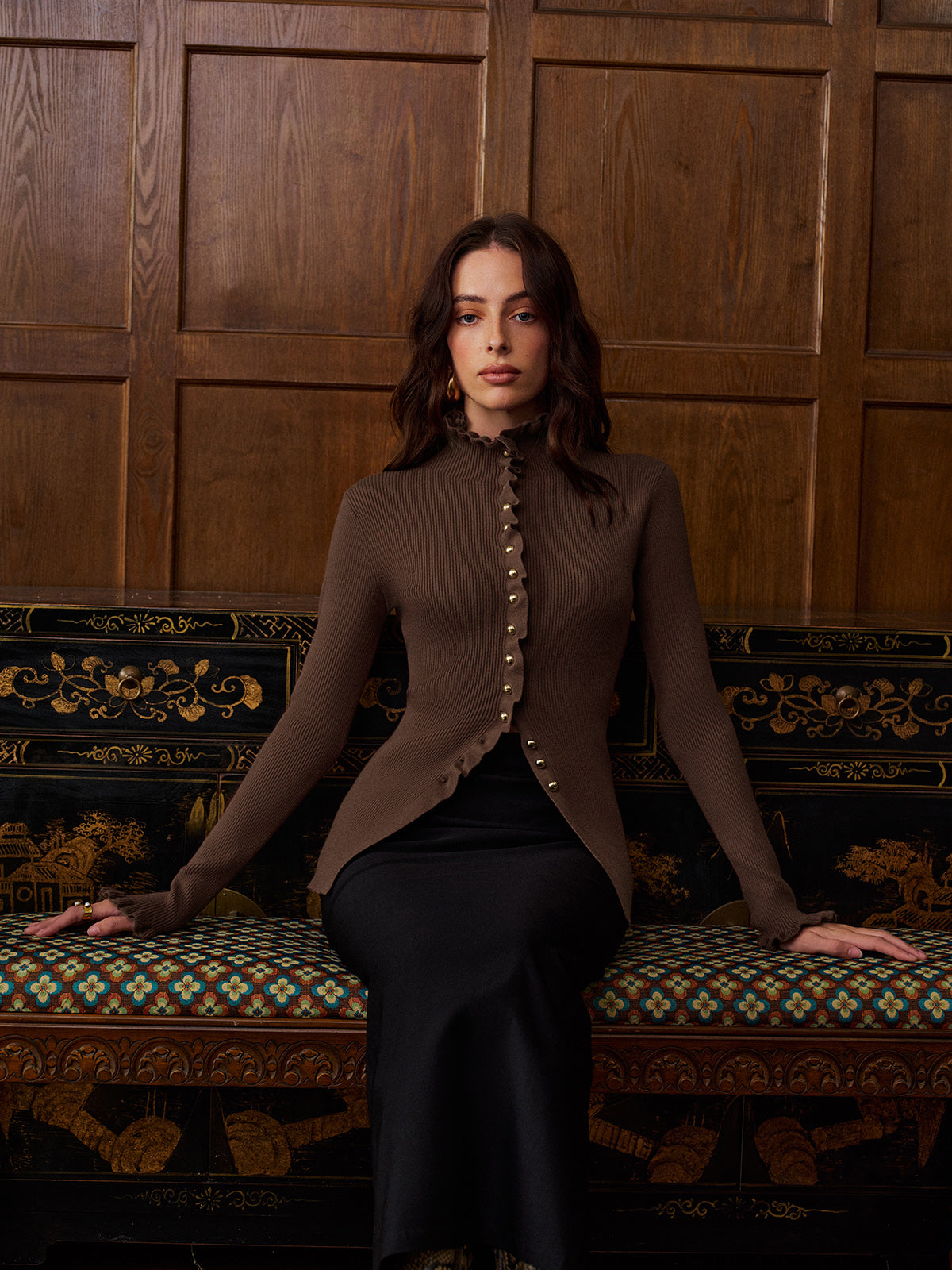 Marul Süslemeli Metal Düğmeli Yırtmaçlı Hırka