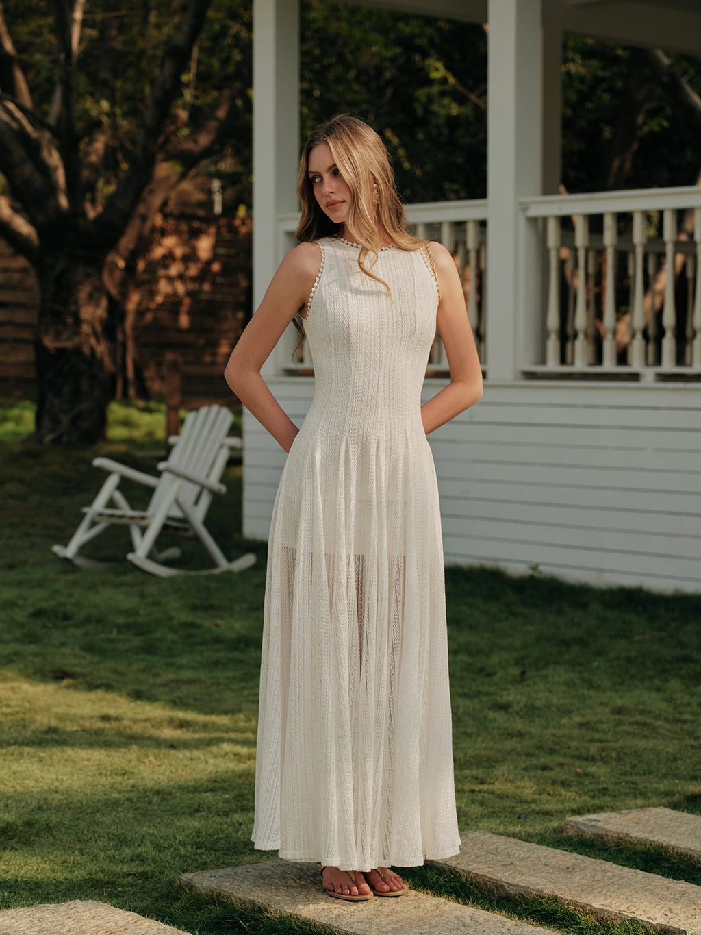 Şık Bir Görünüm İçin Zarif Yarı Şeffaf Dantel Kolsuz Elbise