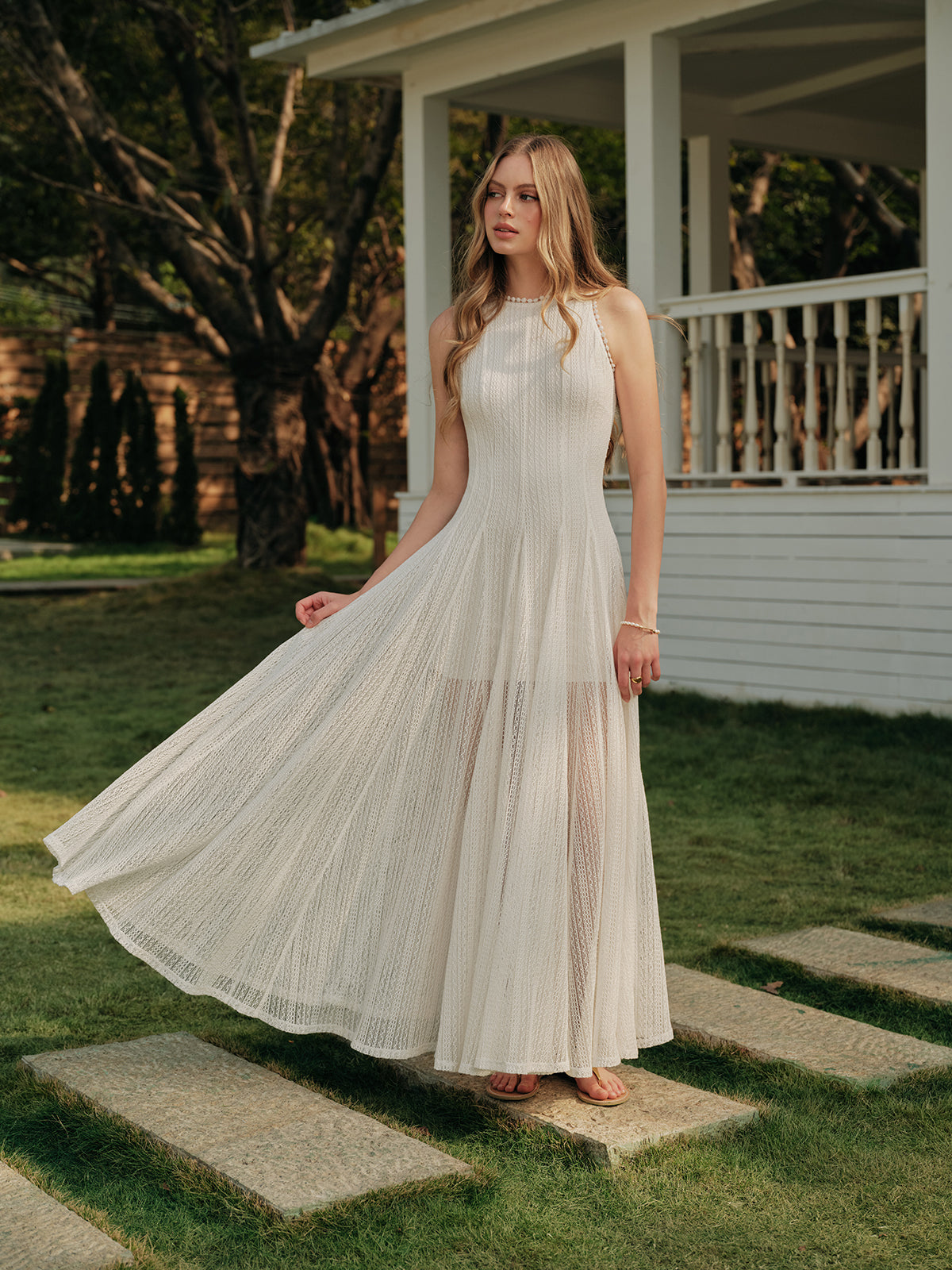 Şık Bir Görünüm İçin Zarif Yarı Şeffaf Dantel Kolsuz Elbise