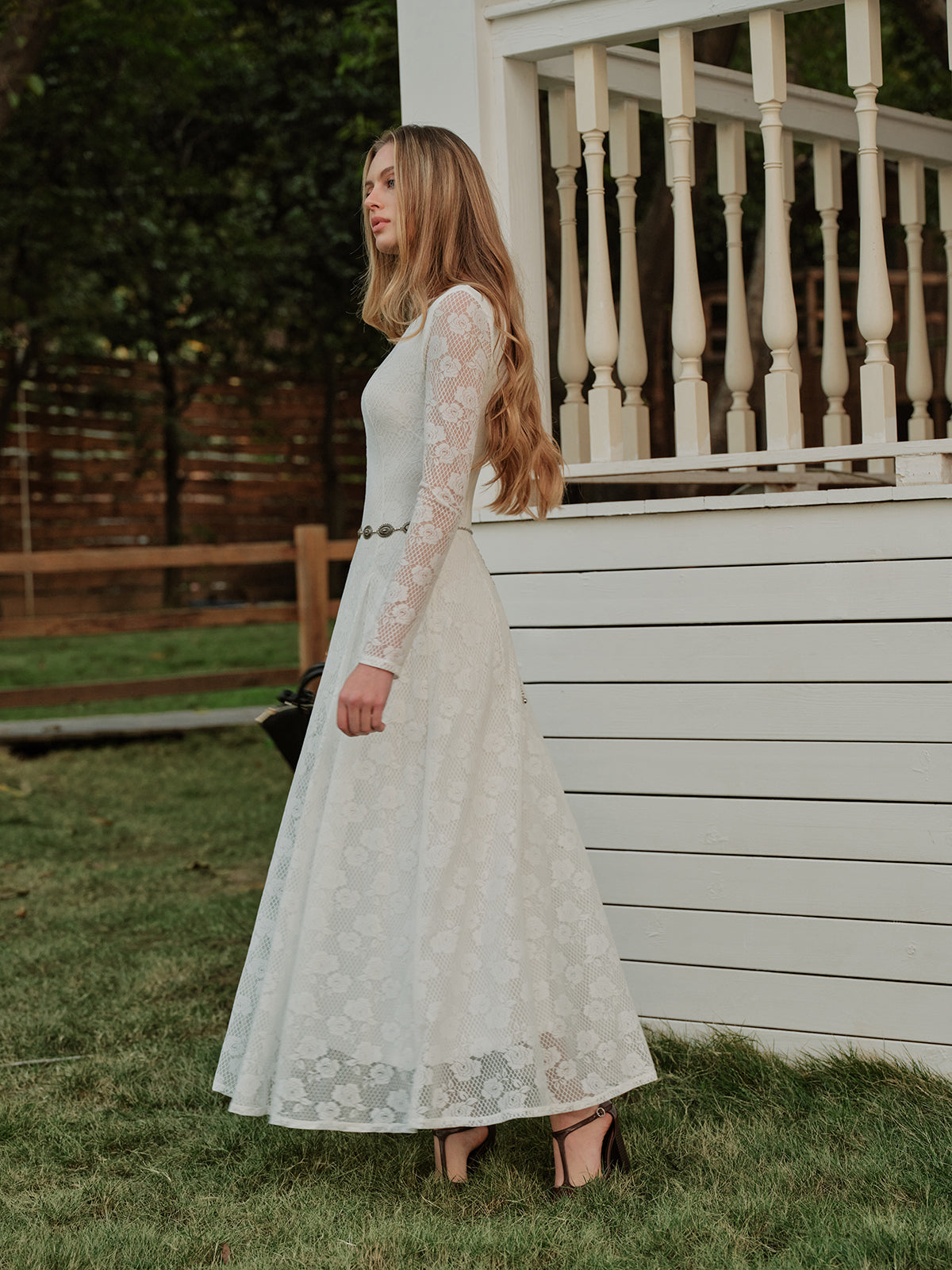 Şık Yuvarlak Yaka Uzun Kol Dantel Elbise - Kemer Gerekmiyor!