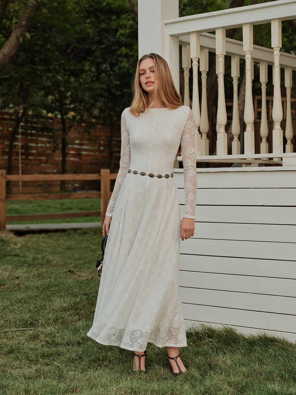 Şık Yuvarlak Yaka Uzun Kol Dantel Elbise - Kemer Gerekmiyor!