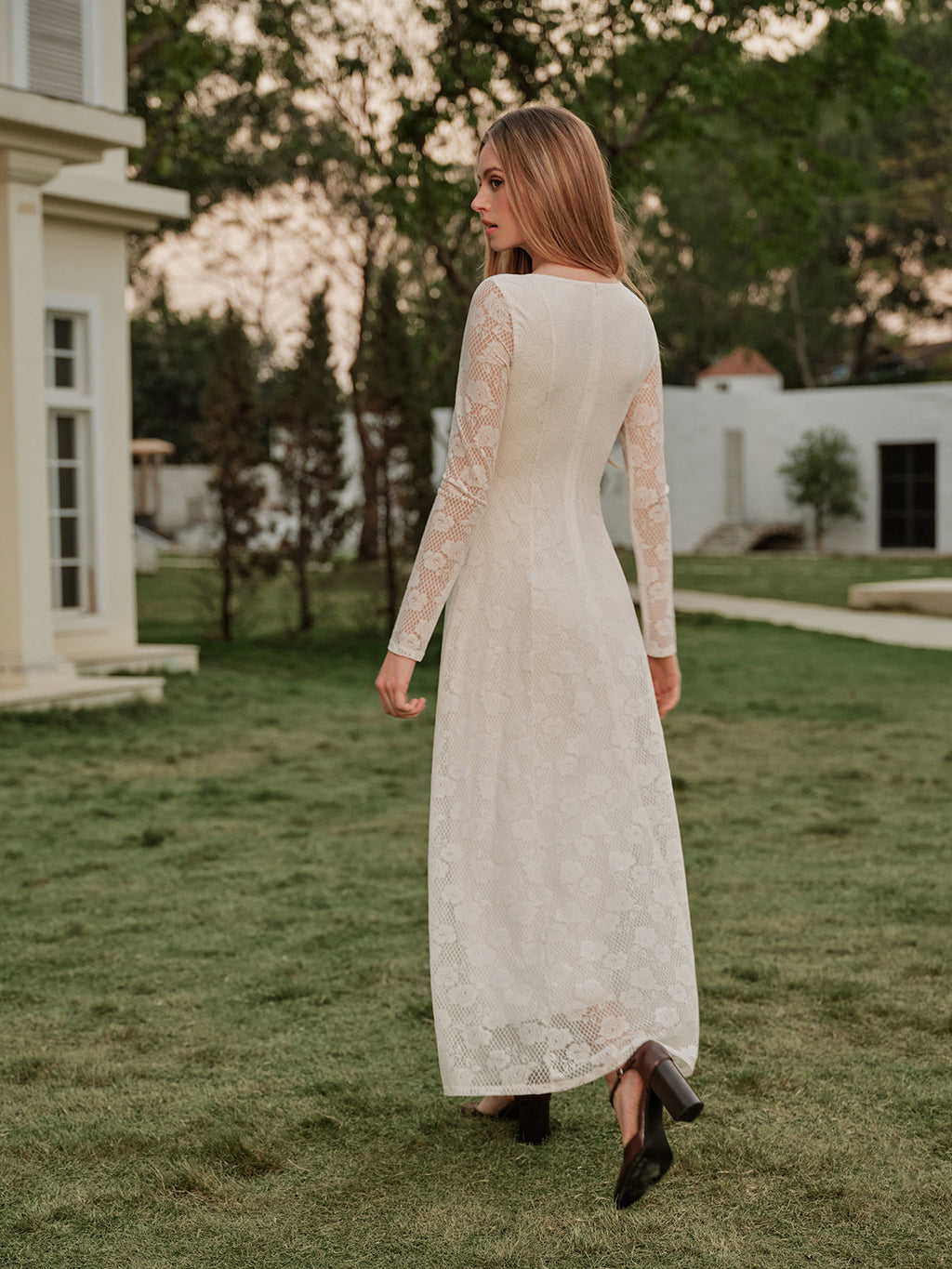 Şık Yuvarlak Yaka Uzun Kol Dantel Elbise - Kemer Gerekmiyor!