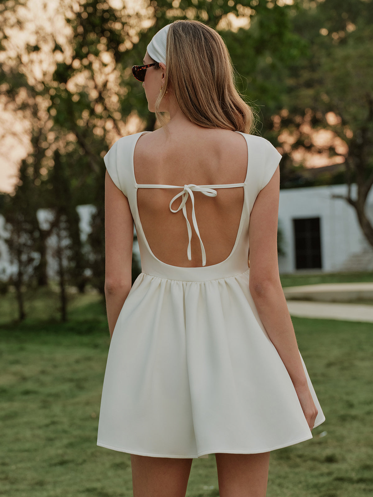 Şık Arka Bağlama Fırfırlı Elbise