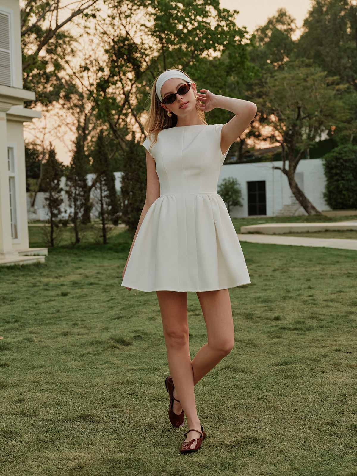 Şık Arka Bağlama Fırfırlı Elbise