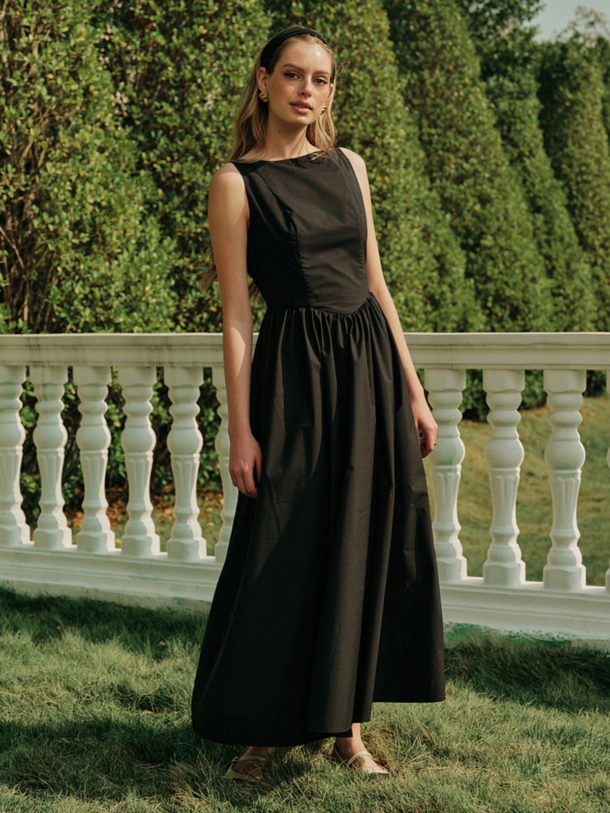 Şık Kolsuz Sırt Açık Plise Maxi Elbise