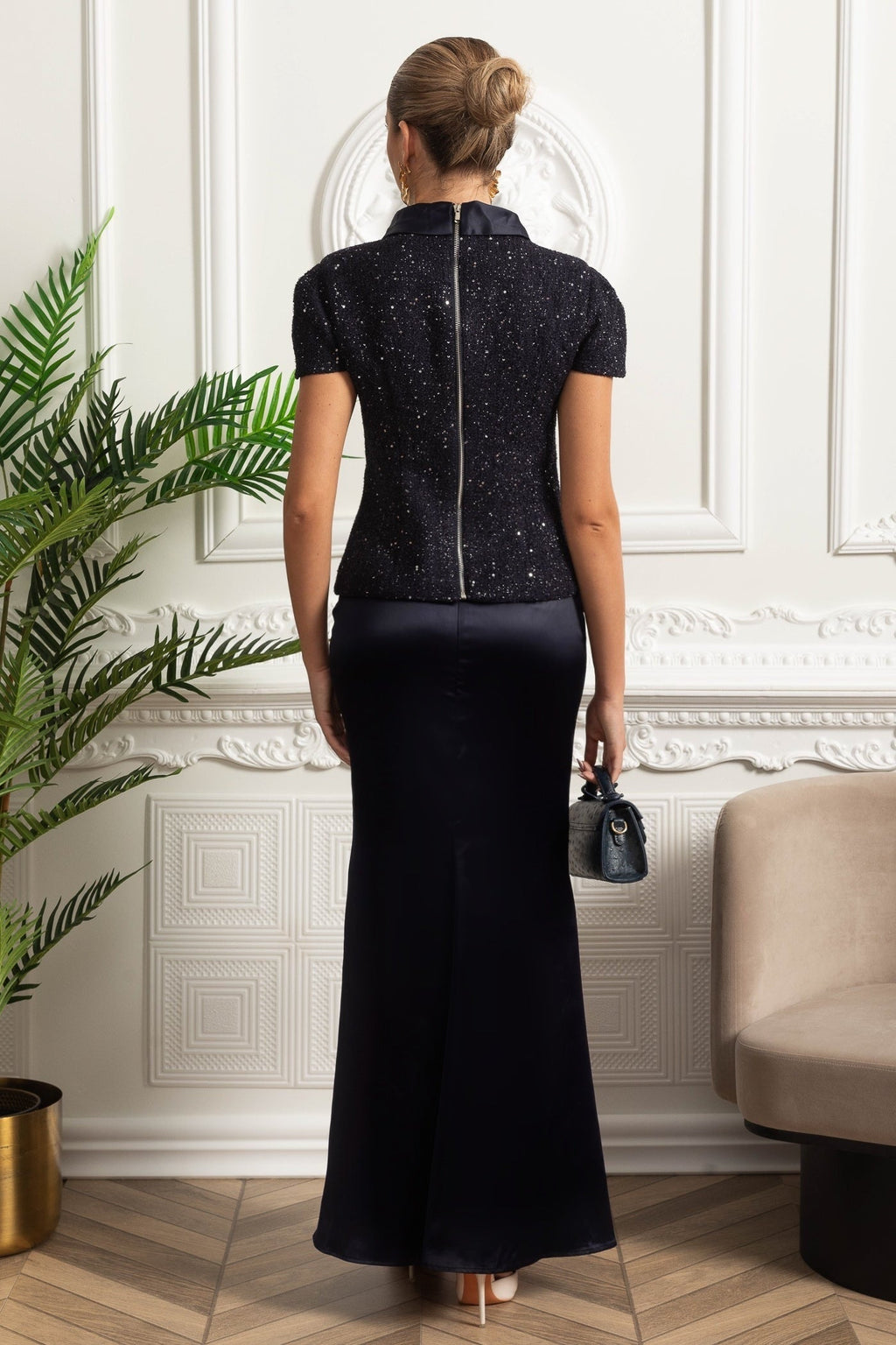 İşlemeli Tweed Bluz ve Saten Maxi Etek