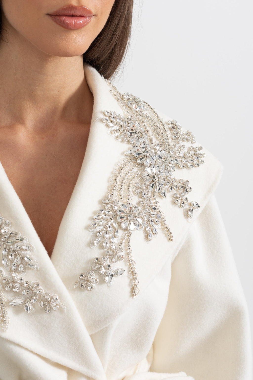 Kürk Manşetli ve 3D Çiçek İşlemeli Kaban