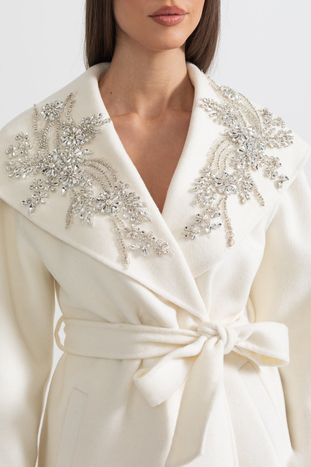 Kürk Manşetli ve 3D Çiçek İşlemeli Kaban