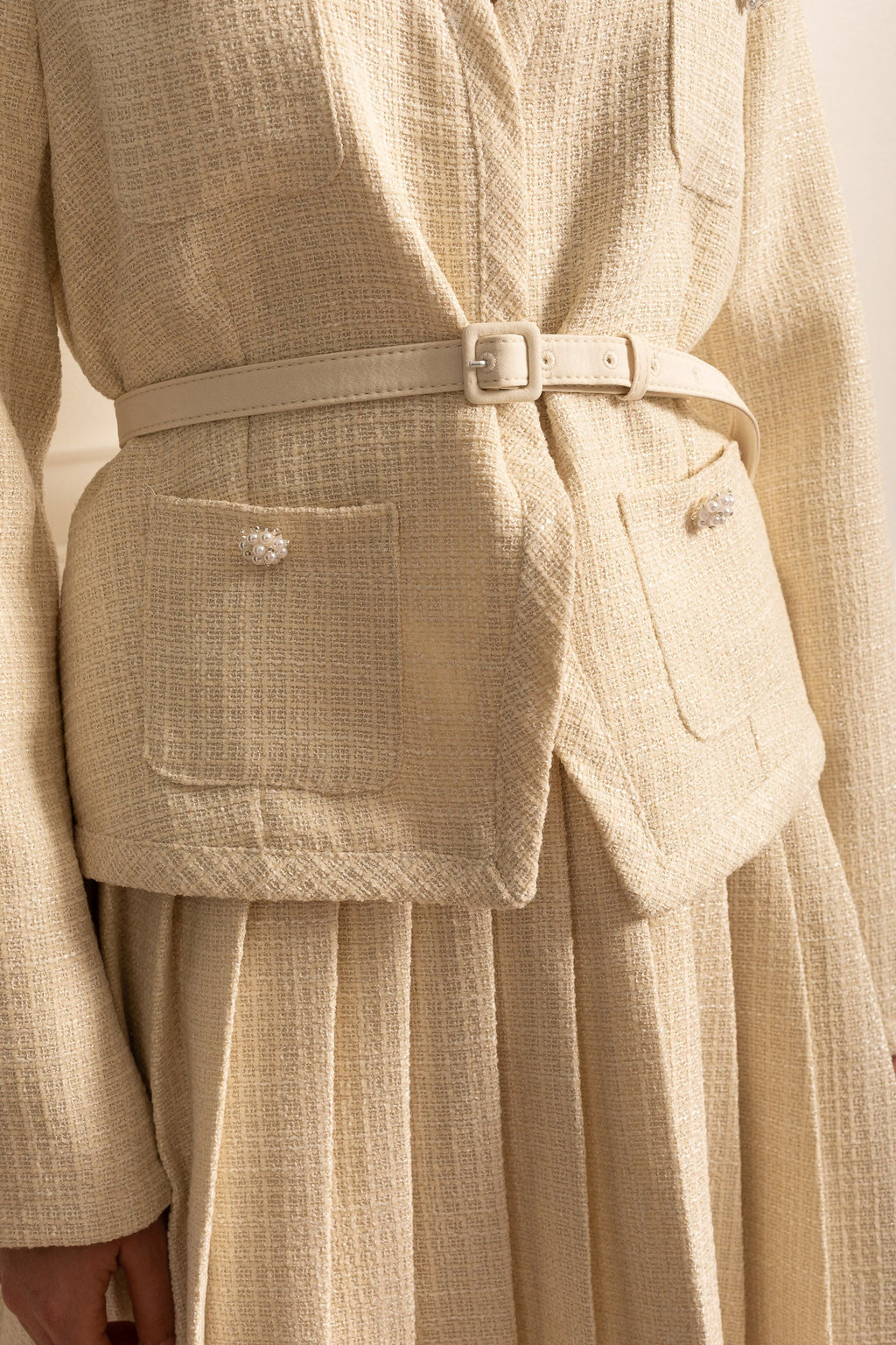 Uzun Kollu Üst ve Eşleşen Pileli Mini Etekli Dokulu Ortak Takım