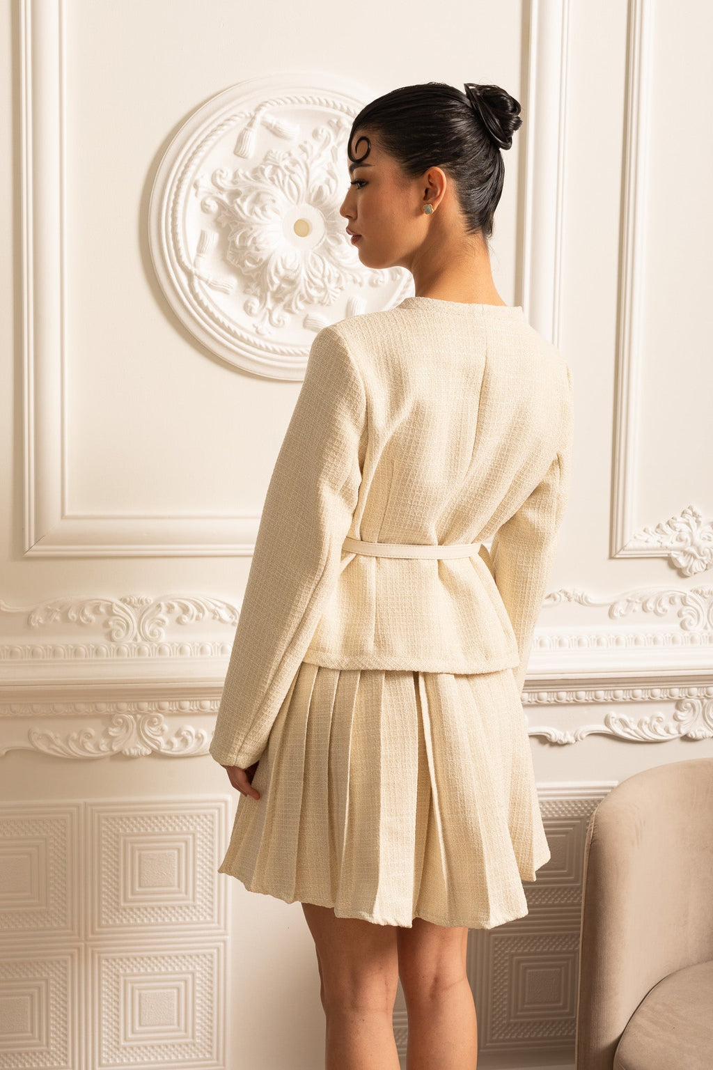 Uzun Kollu Üst ve Eşleşen Pileli Mini Etekli Dokulu Ortak Takım