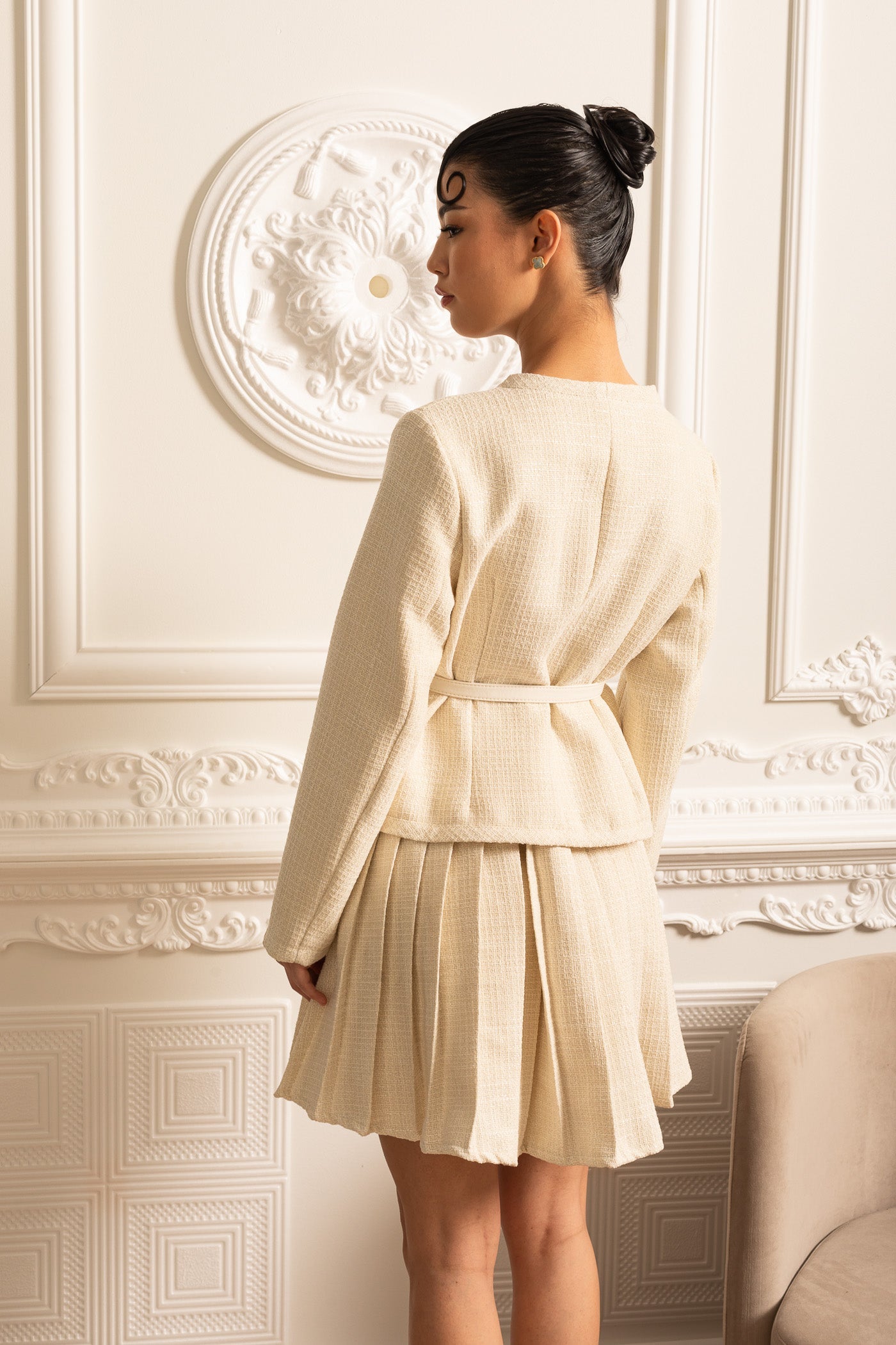 Uzun Kollu Üst ve Eşleşen Pileli Mini Etekli Dokulu Ortak Takım - Ivoire