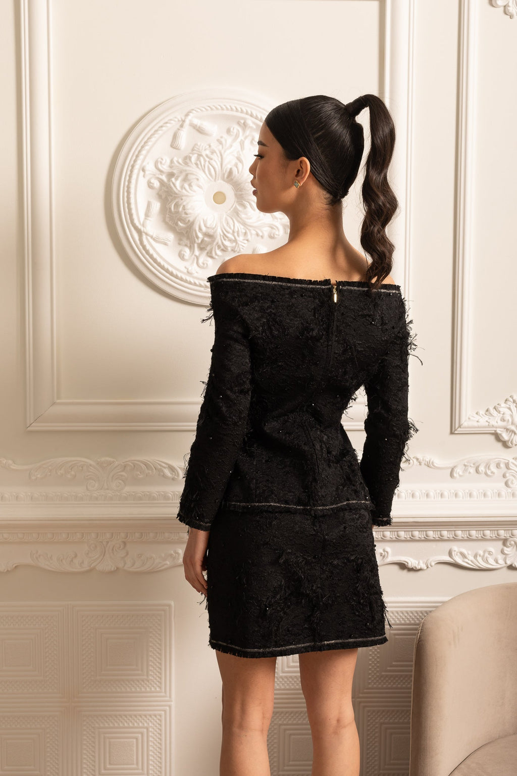 Beyaz Fiyonklu Dokulu Omuz Açık Kordon Set