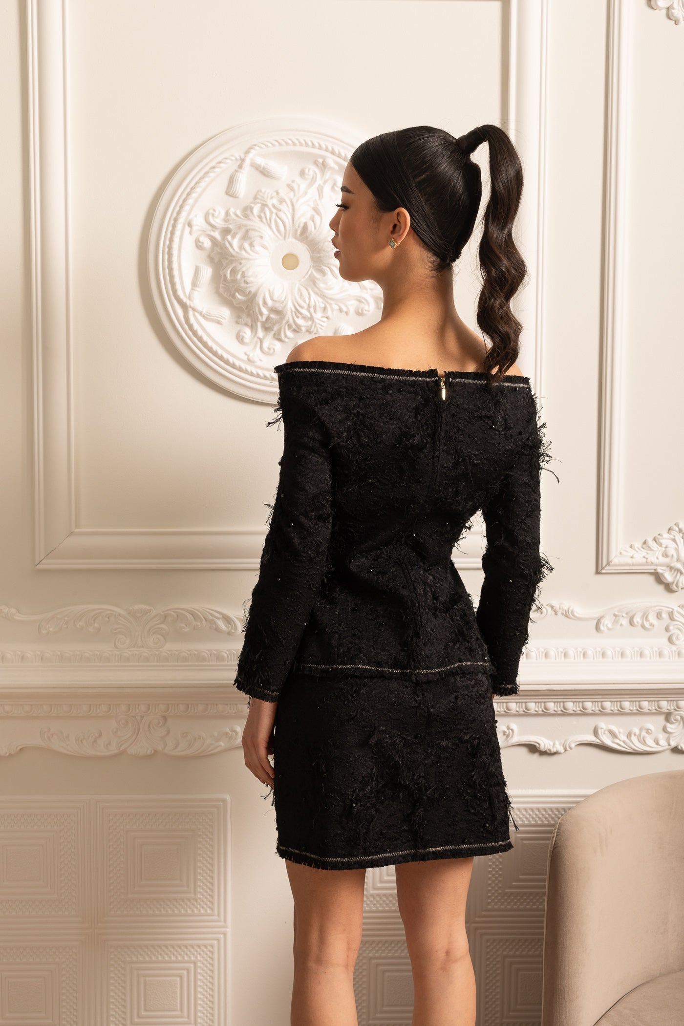 Beyaz Fiyonklu Dokulu Omuz Açık Kordon Set