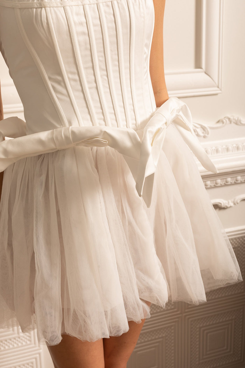 Tül Mini Etekli ve Belden Fiyonklu Korse Elbise - Beyaz