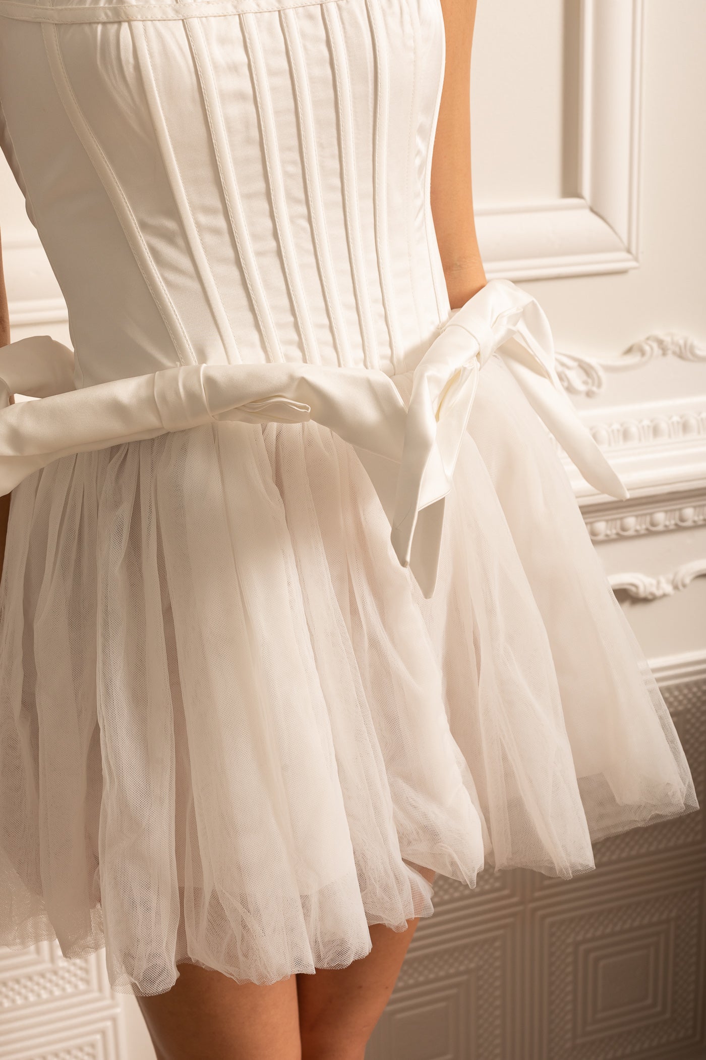 Tül Mini Etekli ve Belden Fiyonklu Korse Elbise - Beyaz