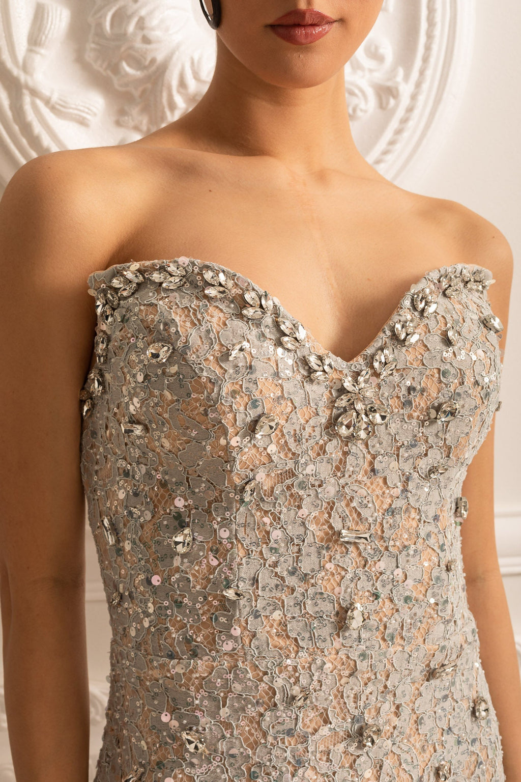 Etek Uçları Püskül Detaylı Desenli Straplez Elbise - Gümüş