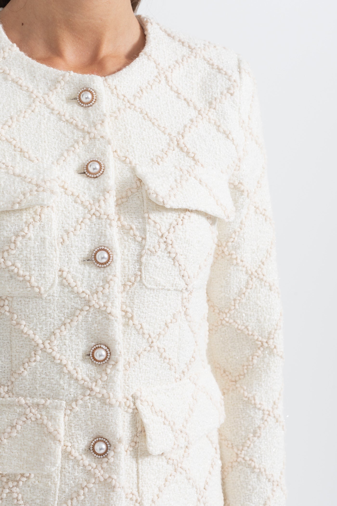 Altın Düğmeli Dokulu Ceket ve Eşleşen Şort