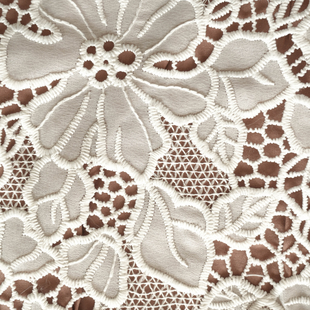 Beyaz Çiçekli Dantel Spagetti Askılı Elbise