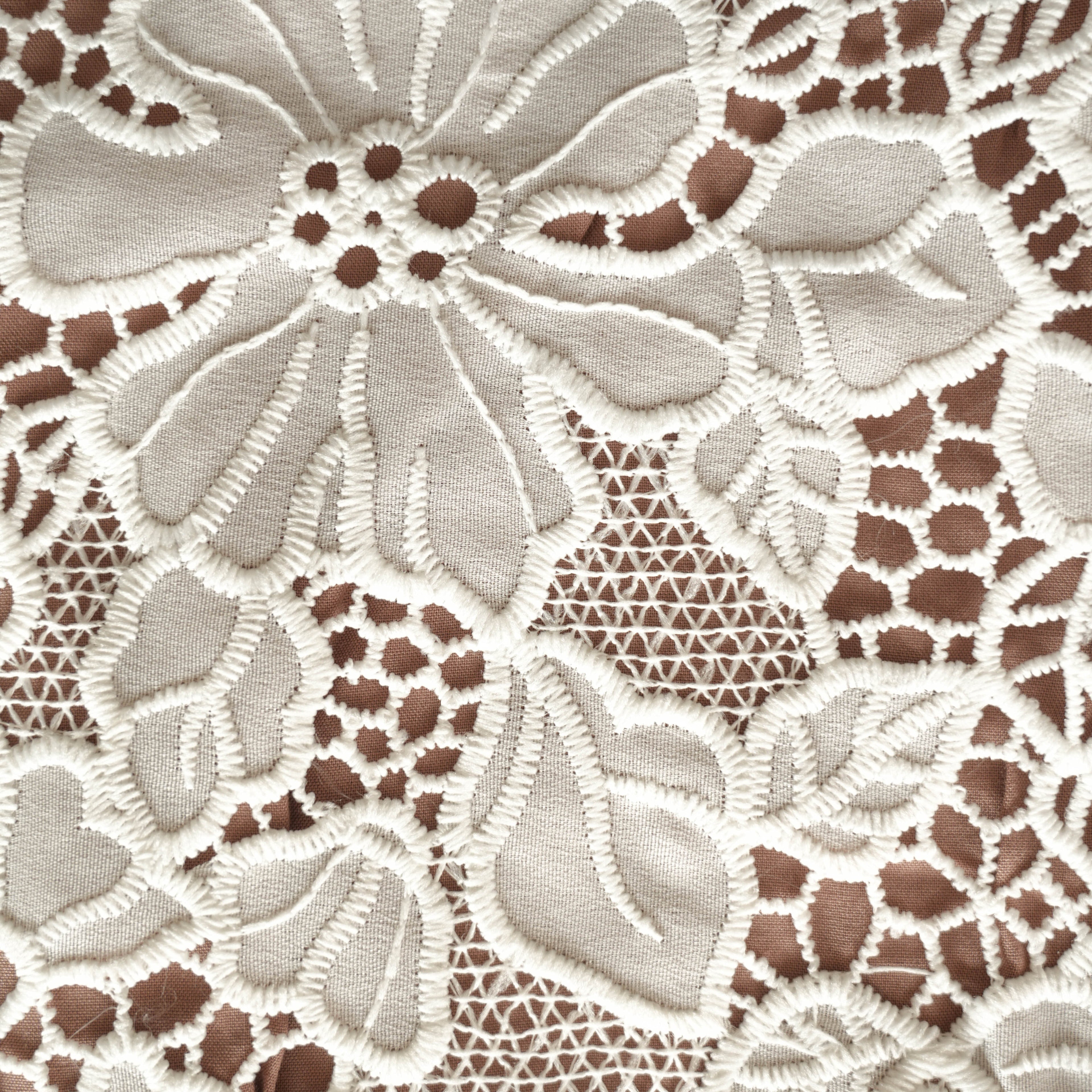 Beyaz Çiçekli Dantel Spagetti Askılı Elbise