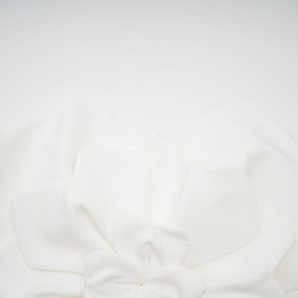 Flora Elegance Beyaz 3D Çiçek Detaylı Straplez Bluz