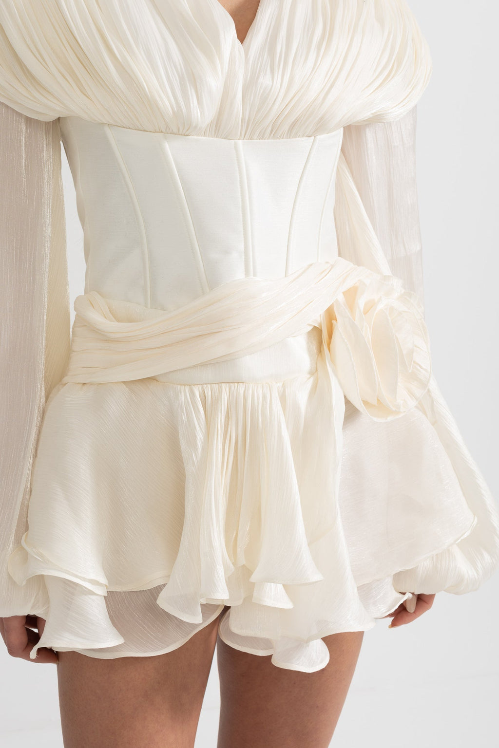 Korse Stili Gövdeli, Fırfır Etekli ve Kabarık Kollu Elbise