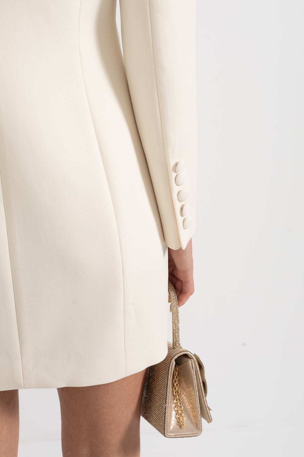 Fildişi Renk Drapeli Blazer – İnce Omuz Nakışlı