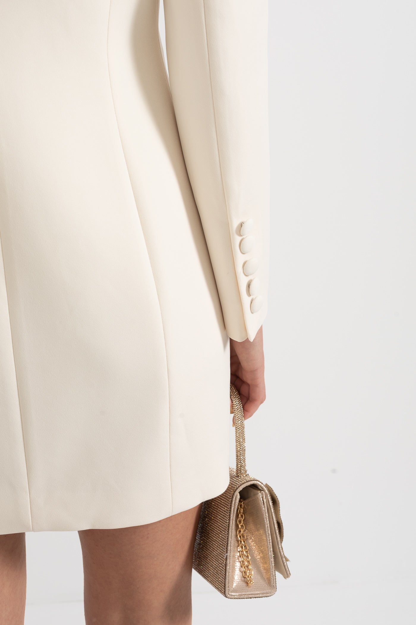 Fildişi Renk Drapeli Blazer – İnce Omuz Nakışlı