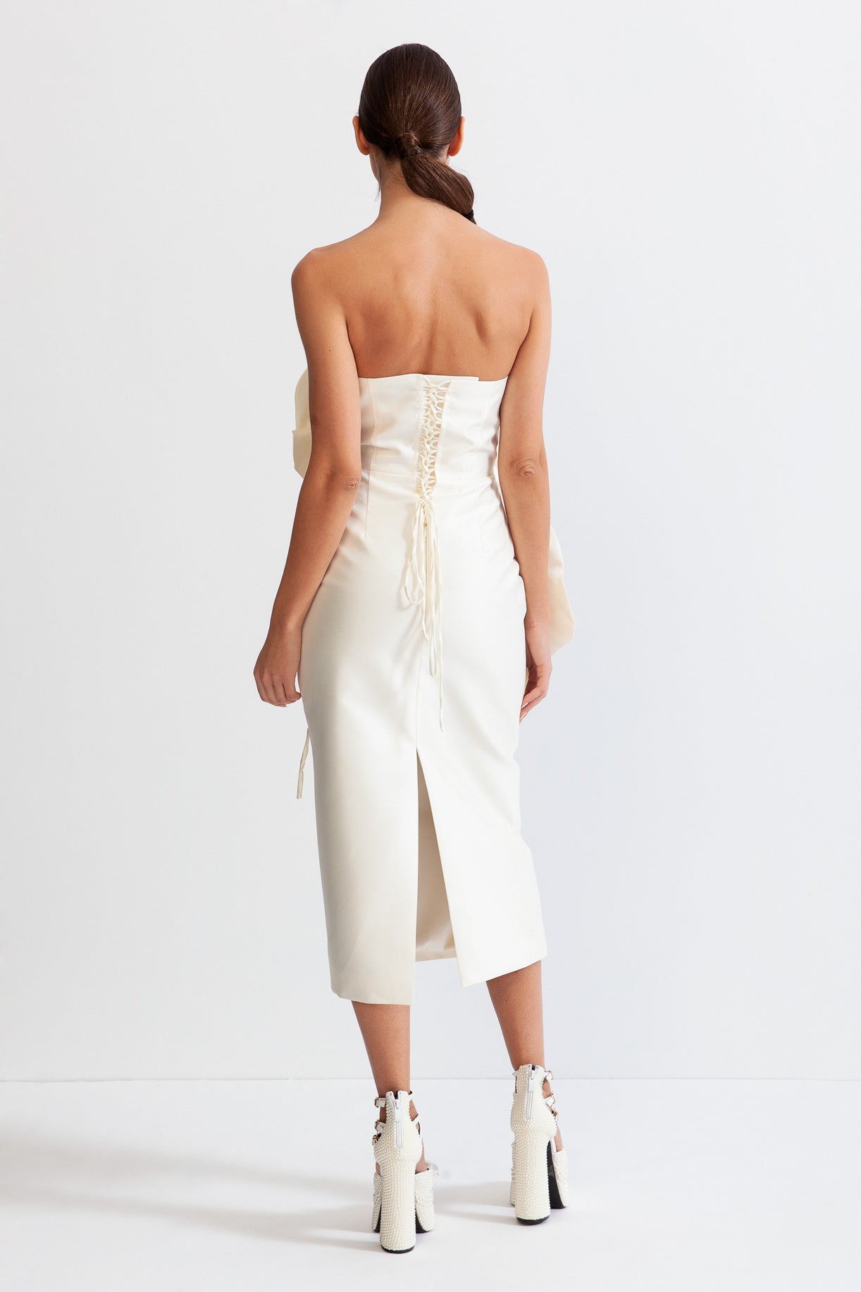 3D Hacimli Çiçek Tasarımlı Midi Elbise