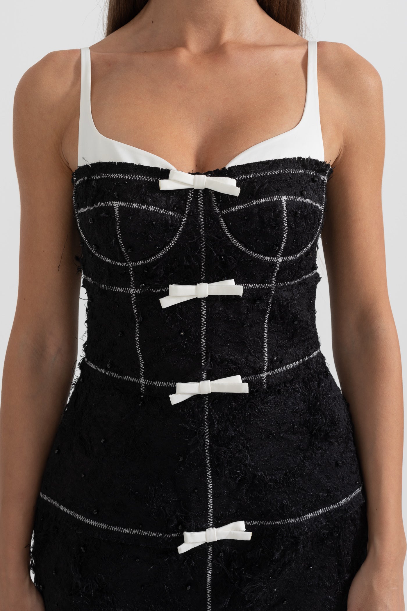 Tüy Benzeri Desenli Kumaşlı Mini Elbise