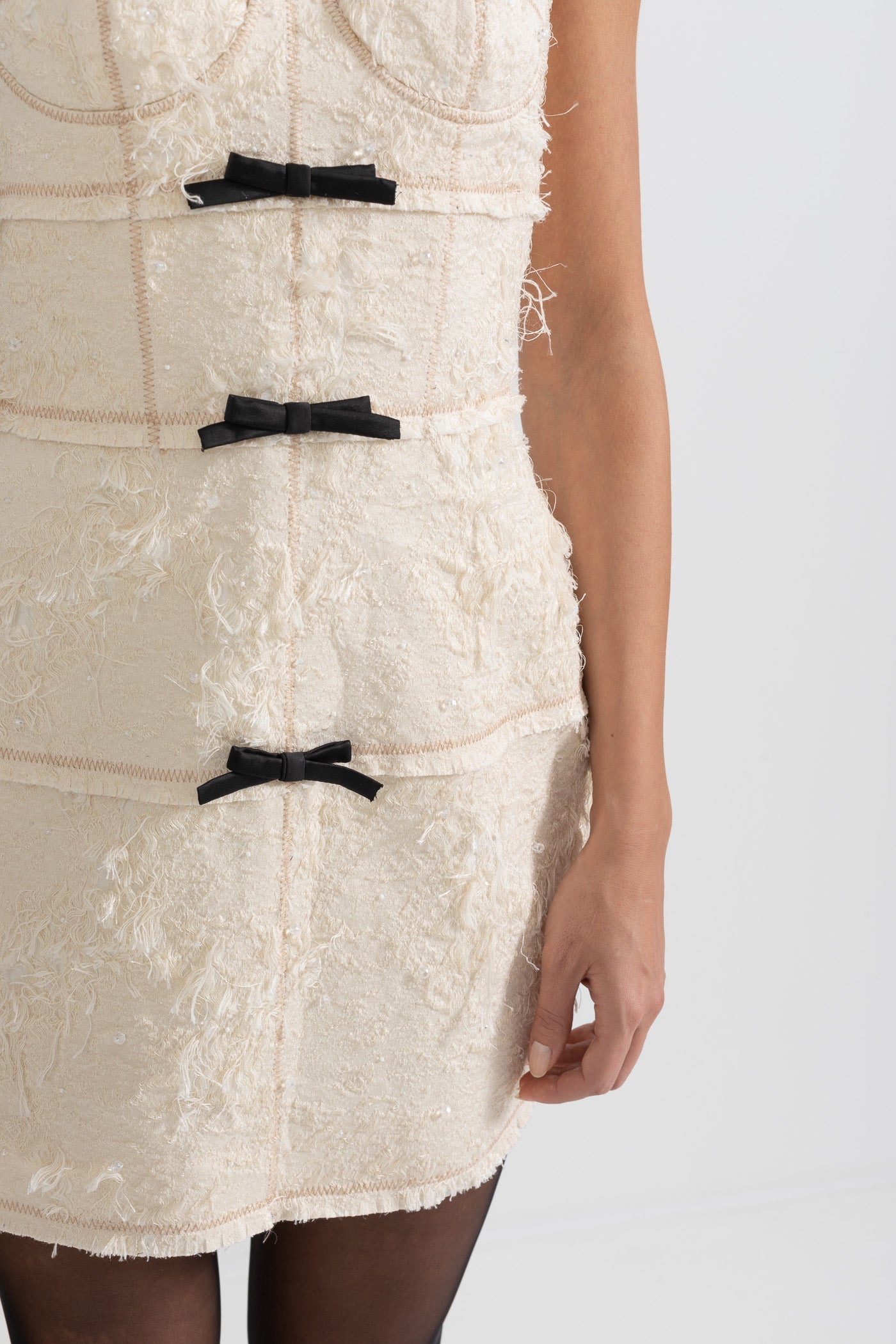 Tüy Benzeri Desenli Kumaşlı Mini Elbise