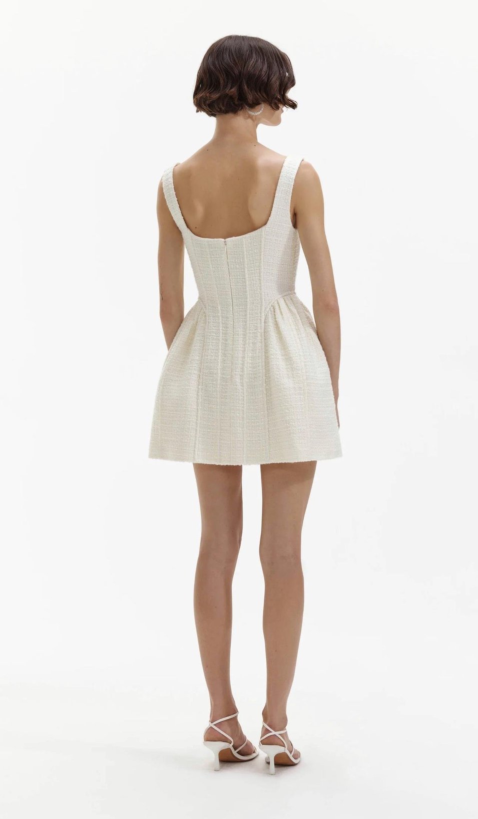 Askılı Düğme Detaylı Beyaz Mini Tasarım Elbise